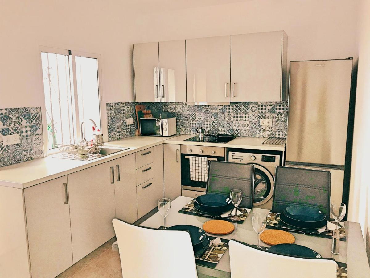 Town House With Patio In Quiet Residential Area 10 Min From Beach Torremolinos Værelse billede