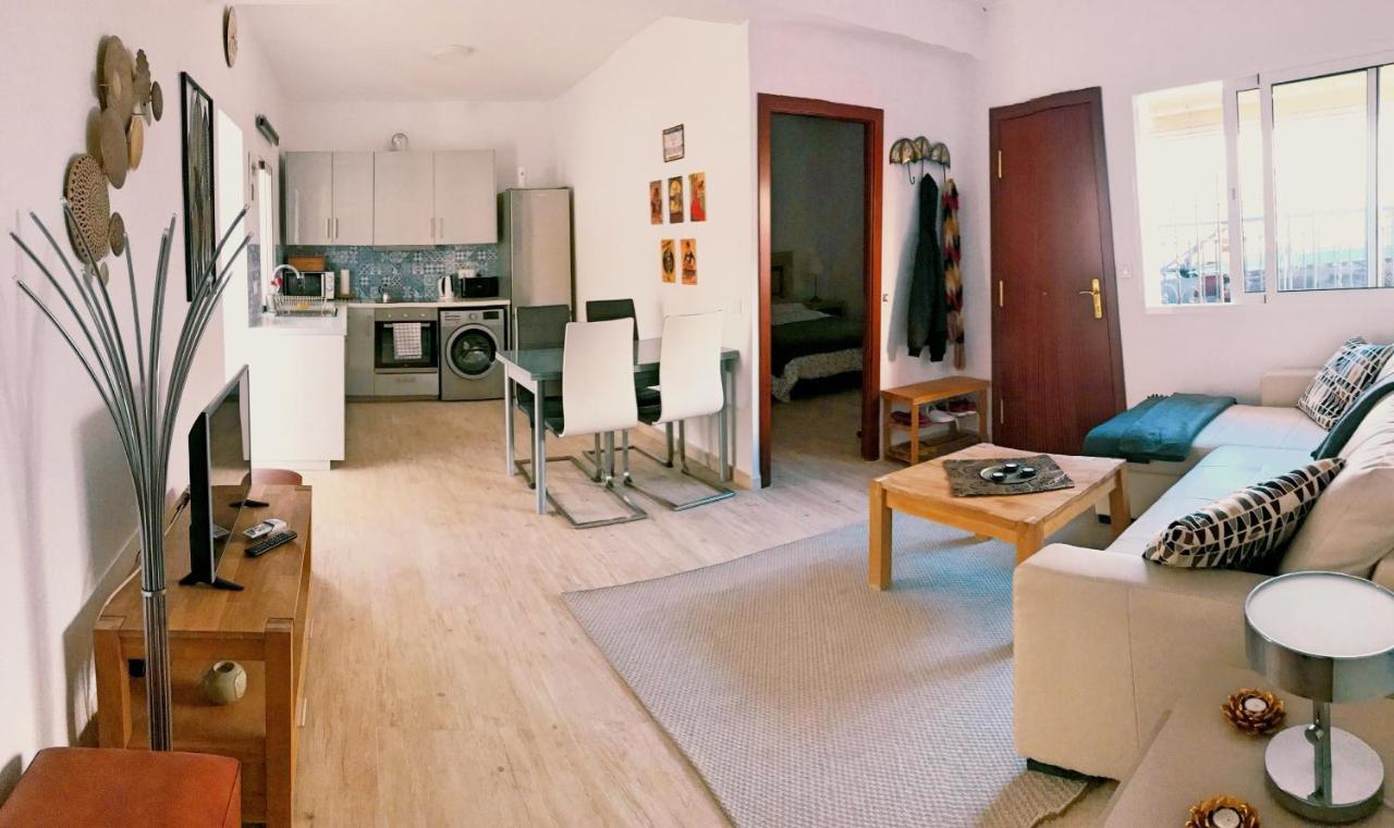 Town House With Patio In Quiet Residential Area 10 Min From Beach Torremolinos Eksteriør billede