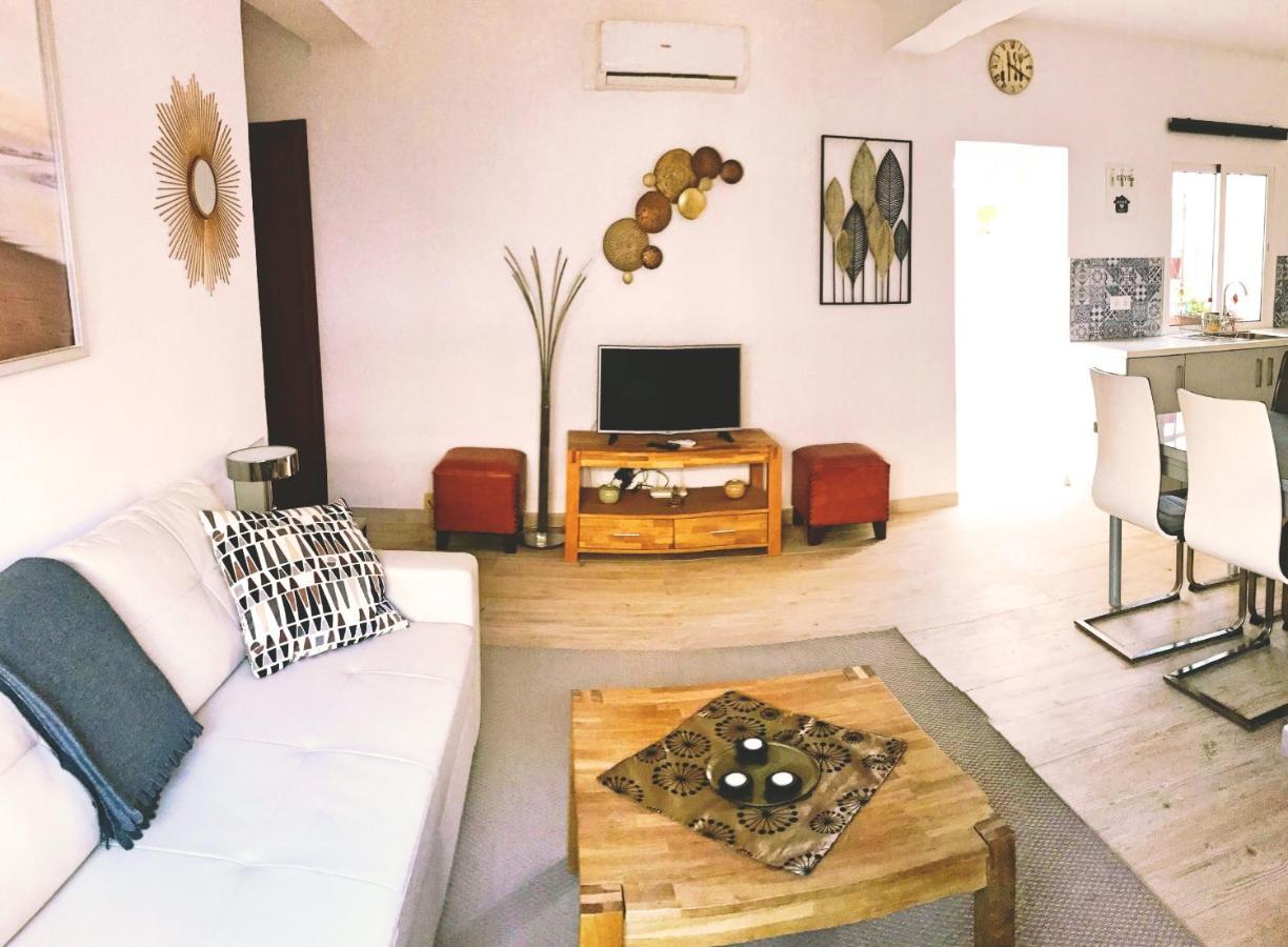 Town House With Patio In Quiet Residential Area 10 Min From Beach Torremolinos Eksteriør billede