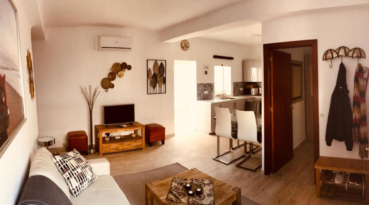 Town House With Patio In Quiet Residential Area 10 Min From Beach Torremolinos Eksteriør billede